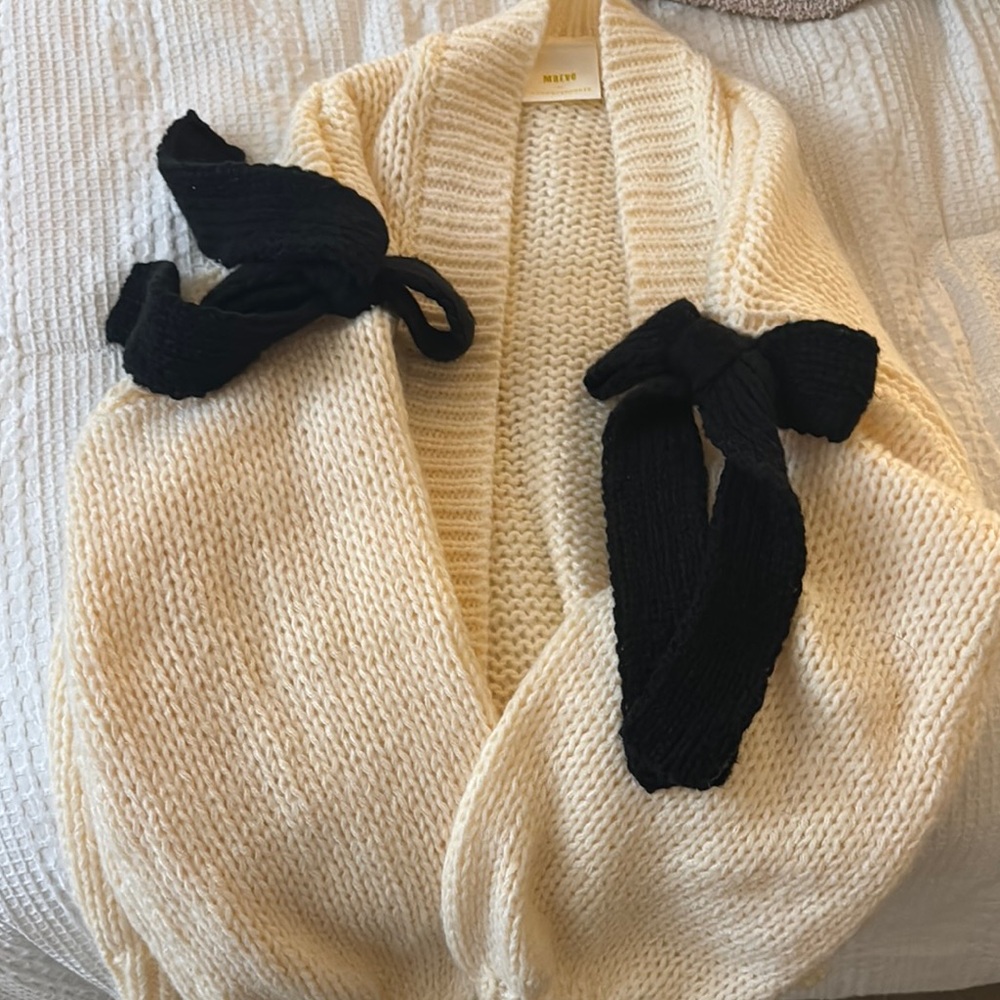 Anthropologie Womens Cream Sweater with Black Accents